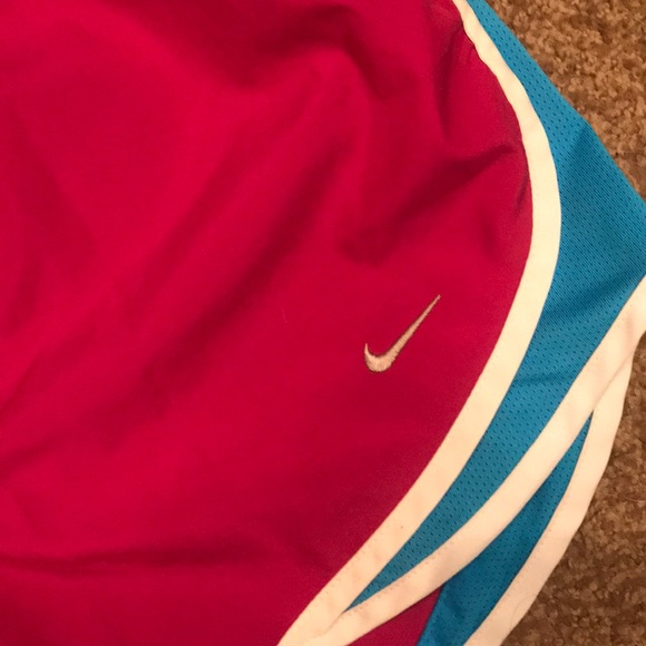 Nike shorts size small - Picture 2 of 2